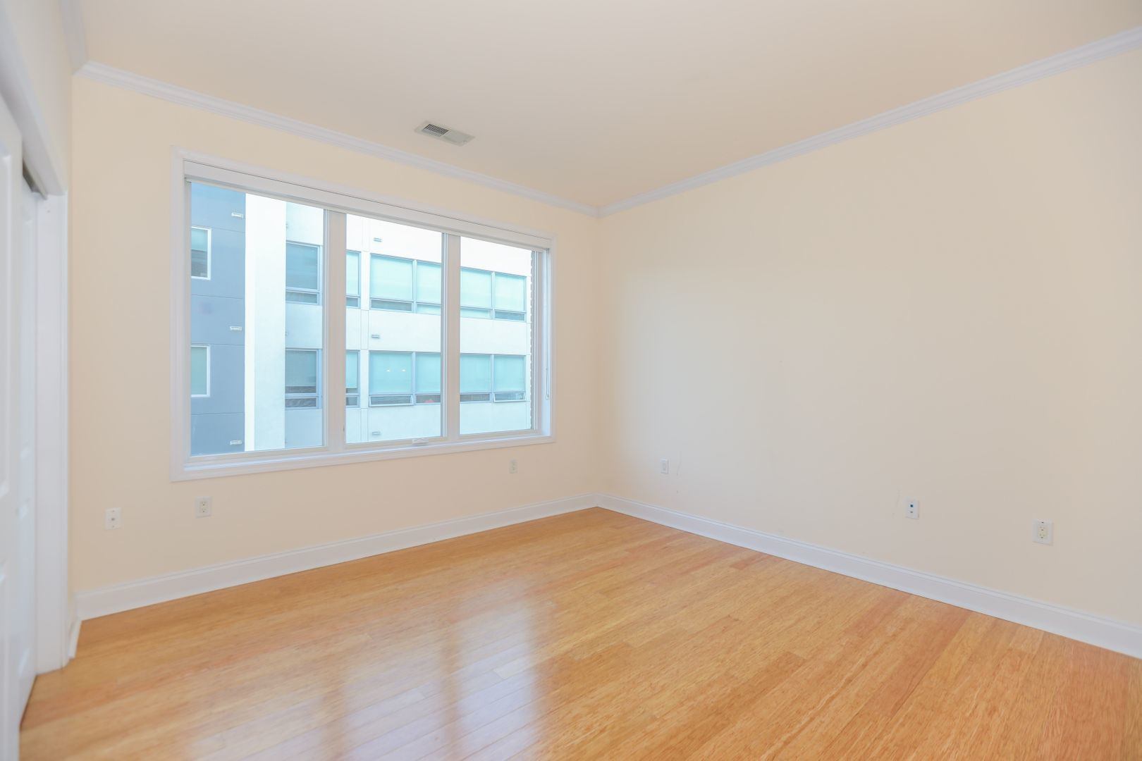 Edgewater Harbor Residential – photo 1