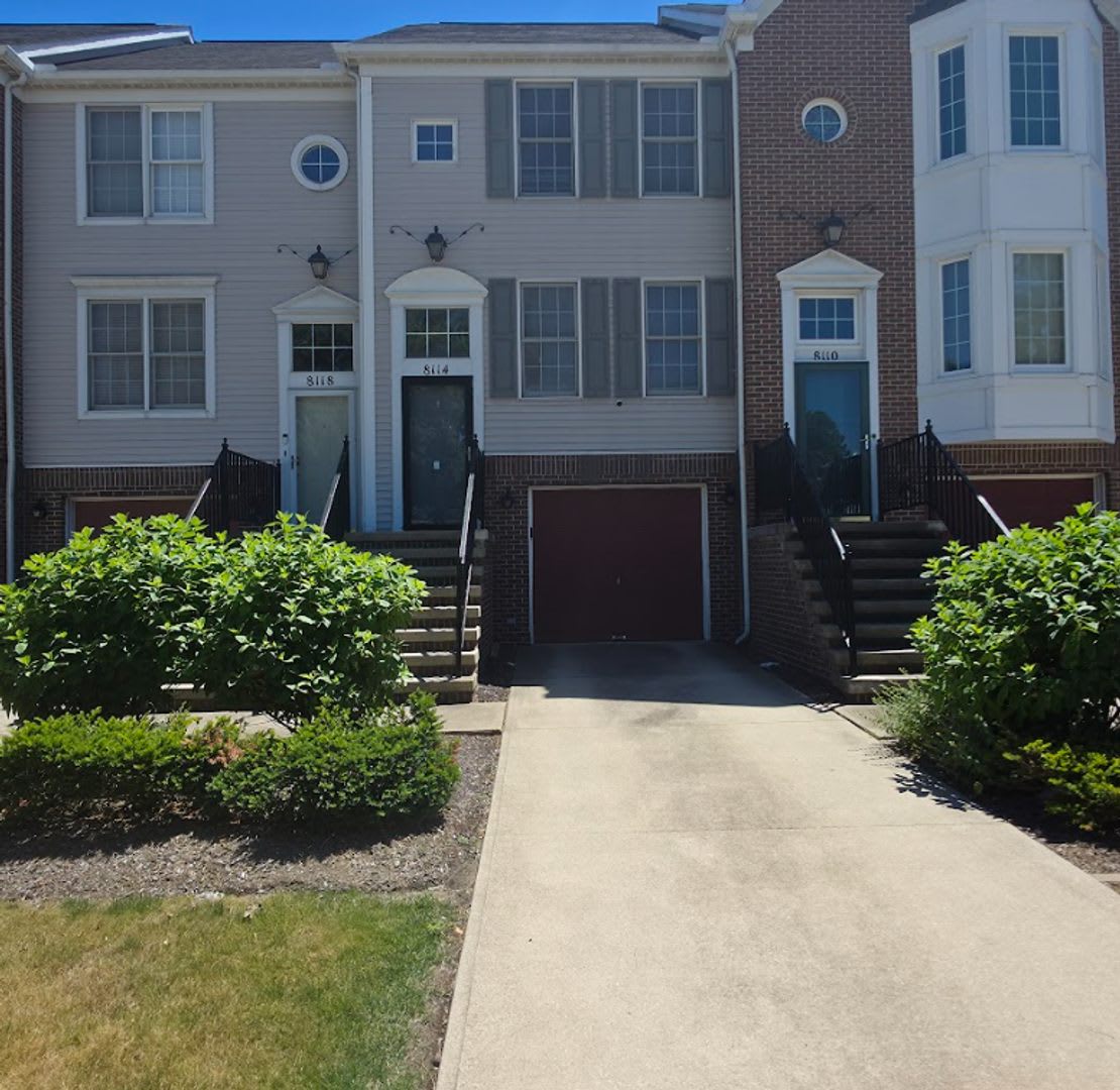 Single Family Home 2 beds 1 Full bath and 1 Half bath Available Now! – photo 1