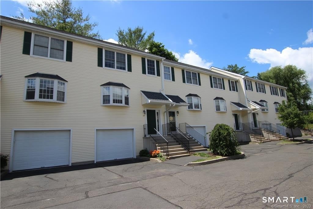22 Main Street – photo 1 of 208