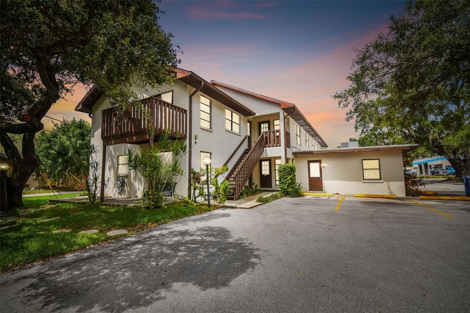 8423 SEMINOLE BLVD – photo 1 of 43