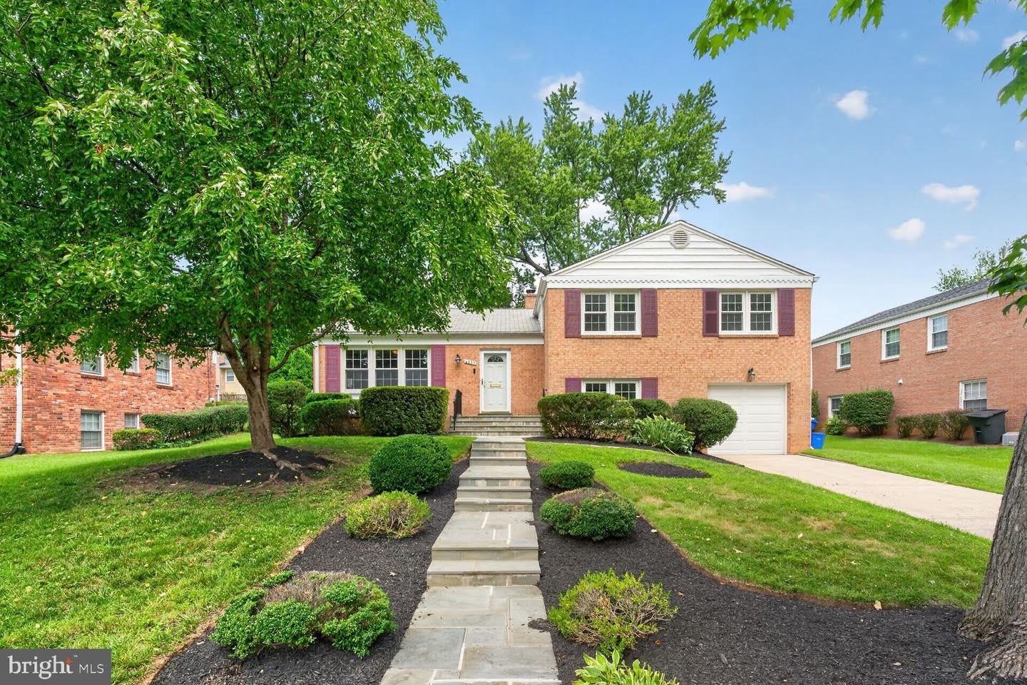 6035 CHATSWORTH LN – photo 1 of 42