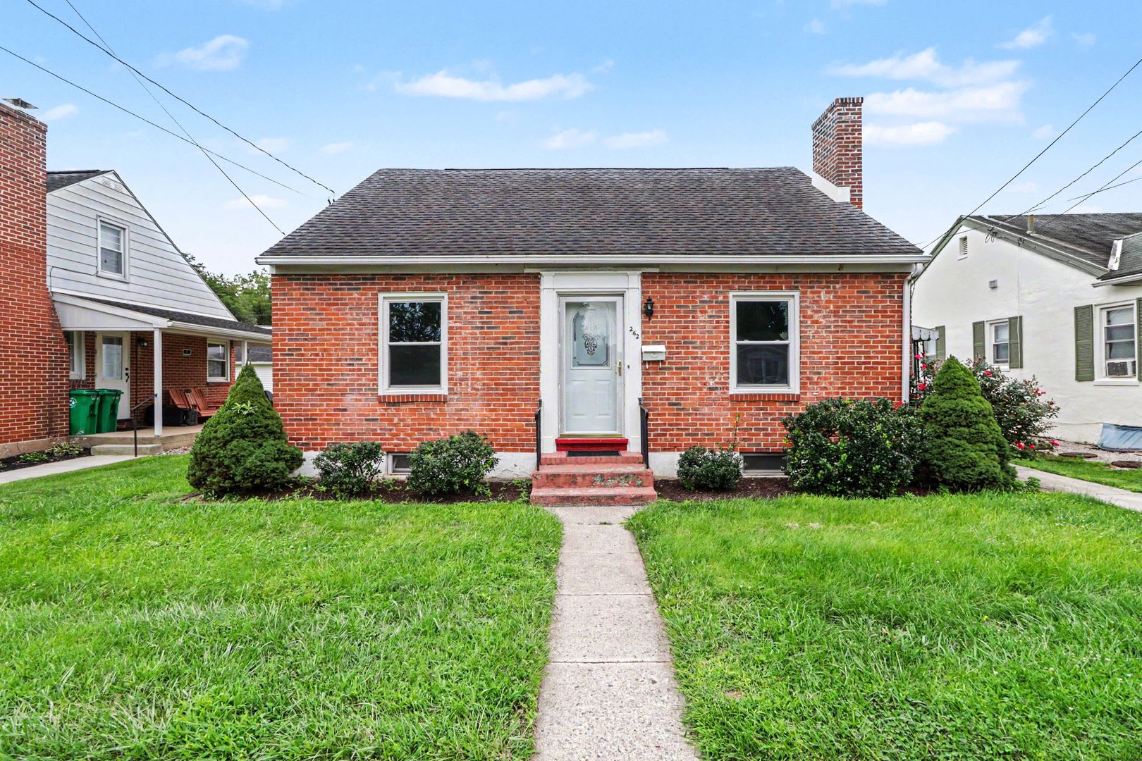 3 bedroom Brick Cape Cod in Carlisle – photo 1