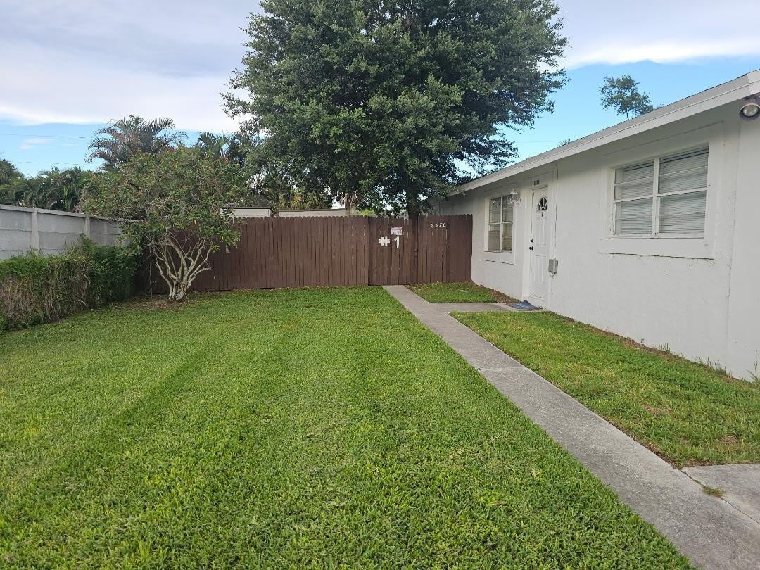 8576 Sunset Drive – photo 1