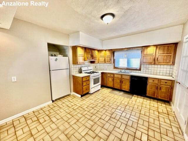46 Washington Ave. – photo 1 of 10