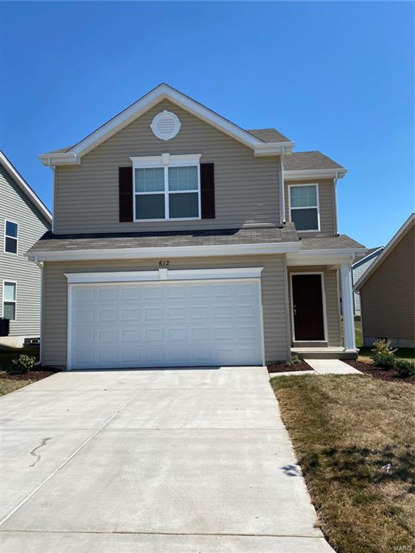 612 SUMMER BREEZE LANE – photo 1 of 17