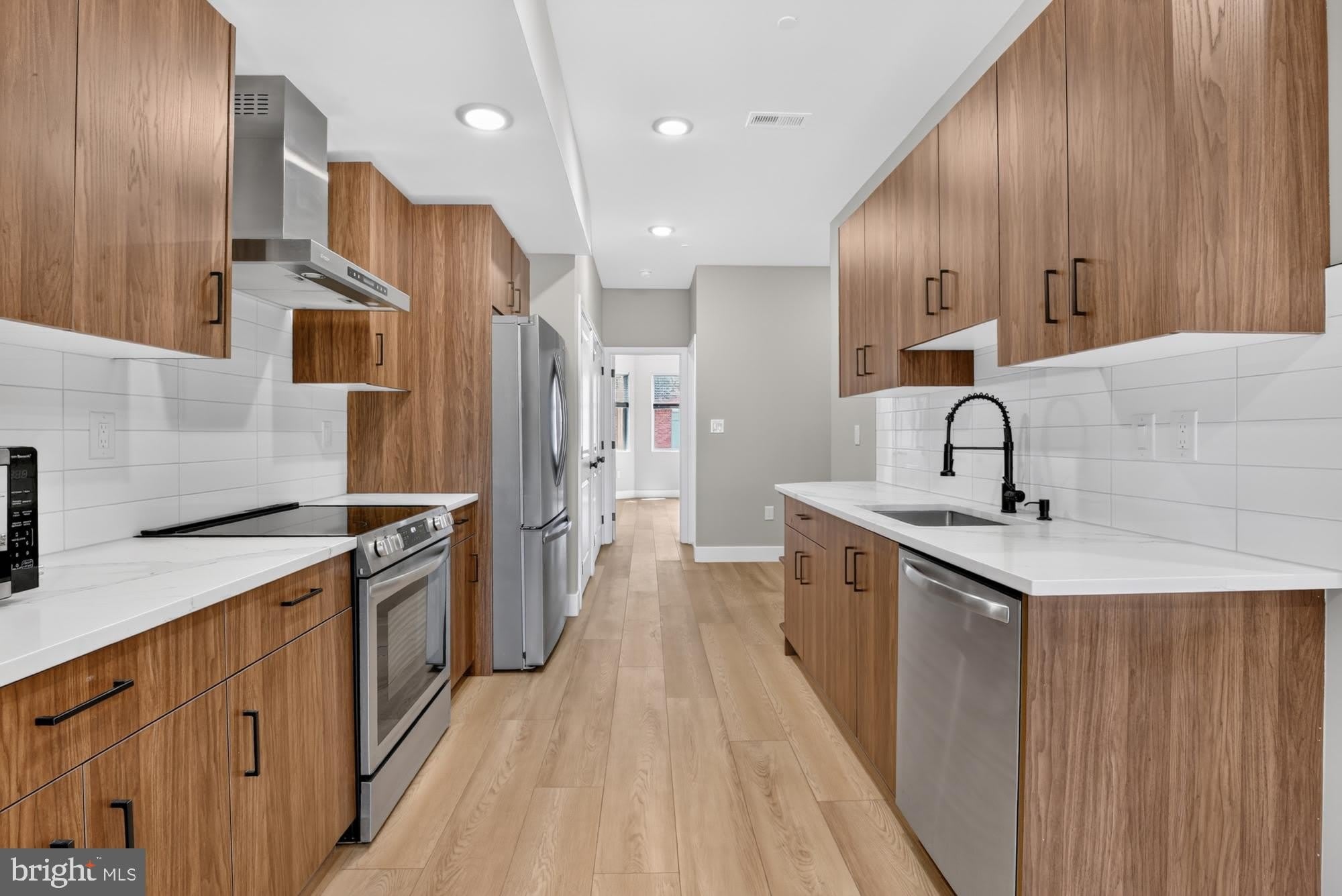 1843 E HAZZARD Street – photo 1