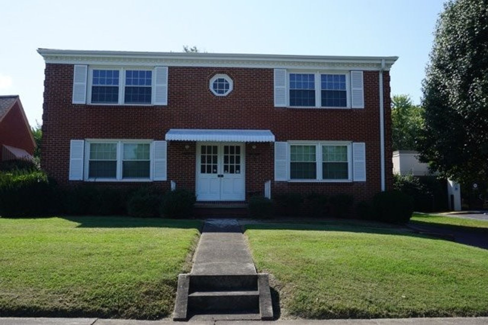 Updated One Level Apt – photo 1 of 8