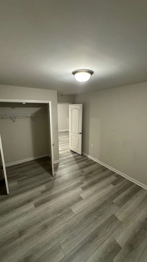 Room In 3 Bedroom Home At Joneshaven Dr – photo 1