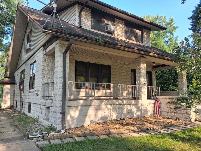 305 South Cleveland Street – photo 1 of 63