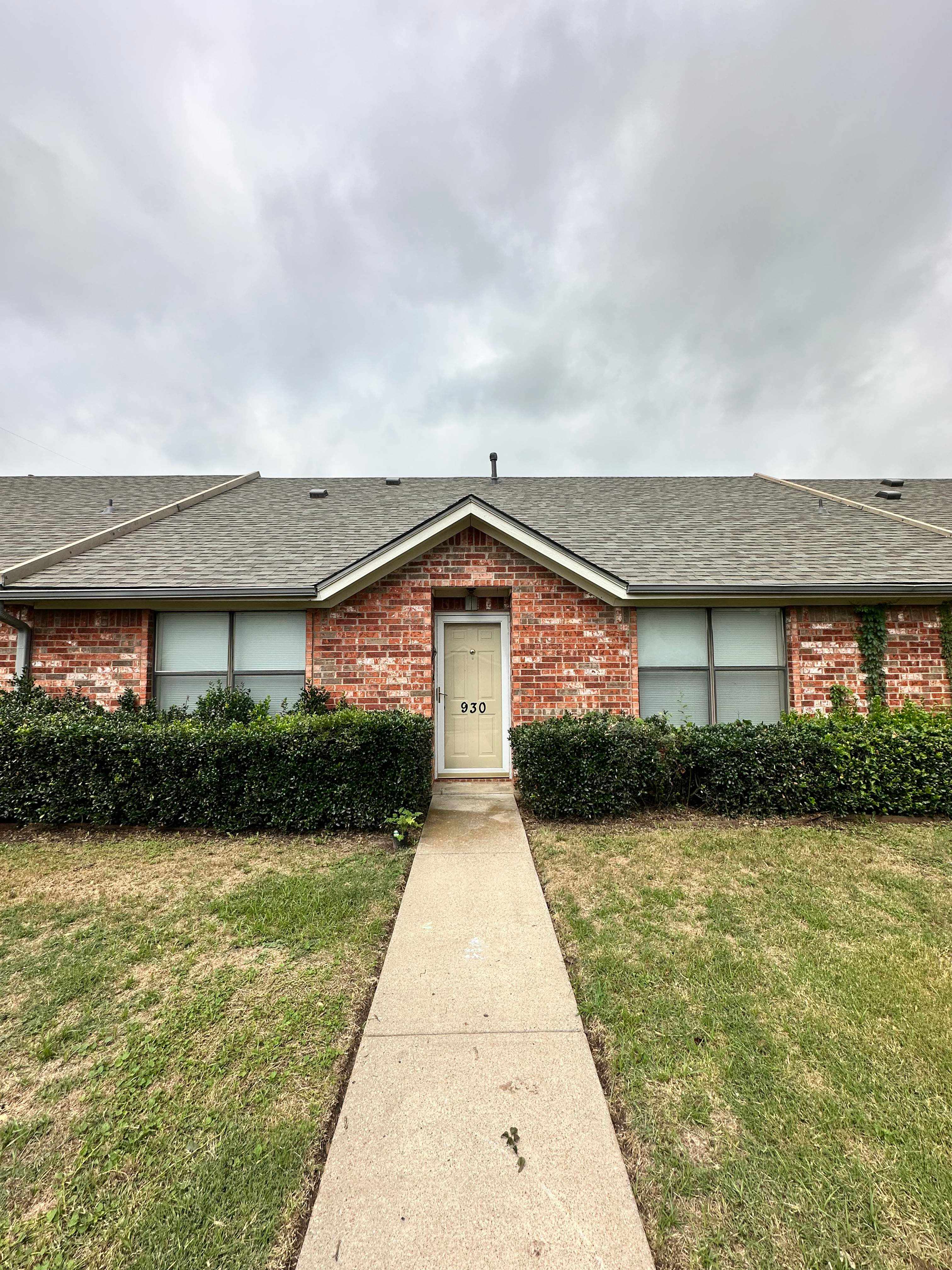 928 Austin Court – photo 1 of 12