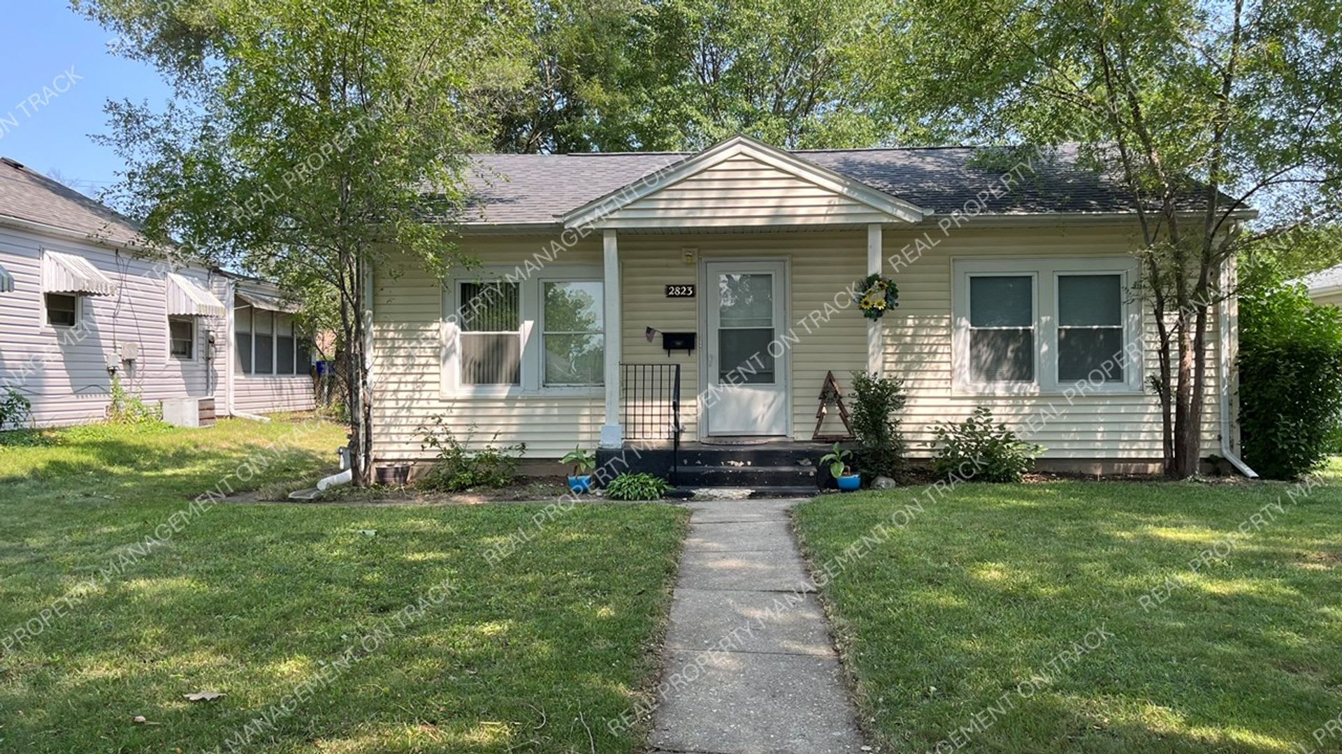 Charming 2Bed/1Bath Rockford Bungalow – photo 1 of 11