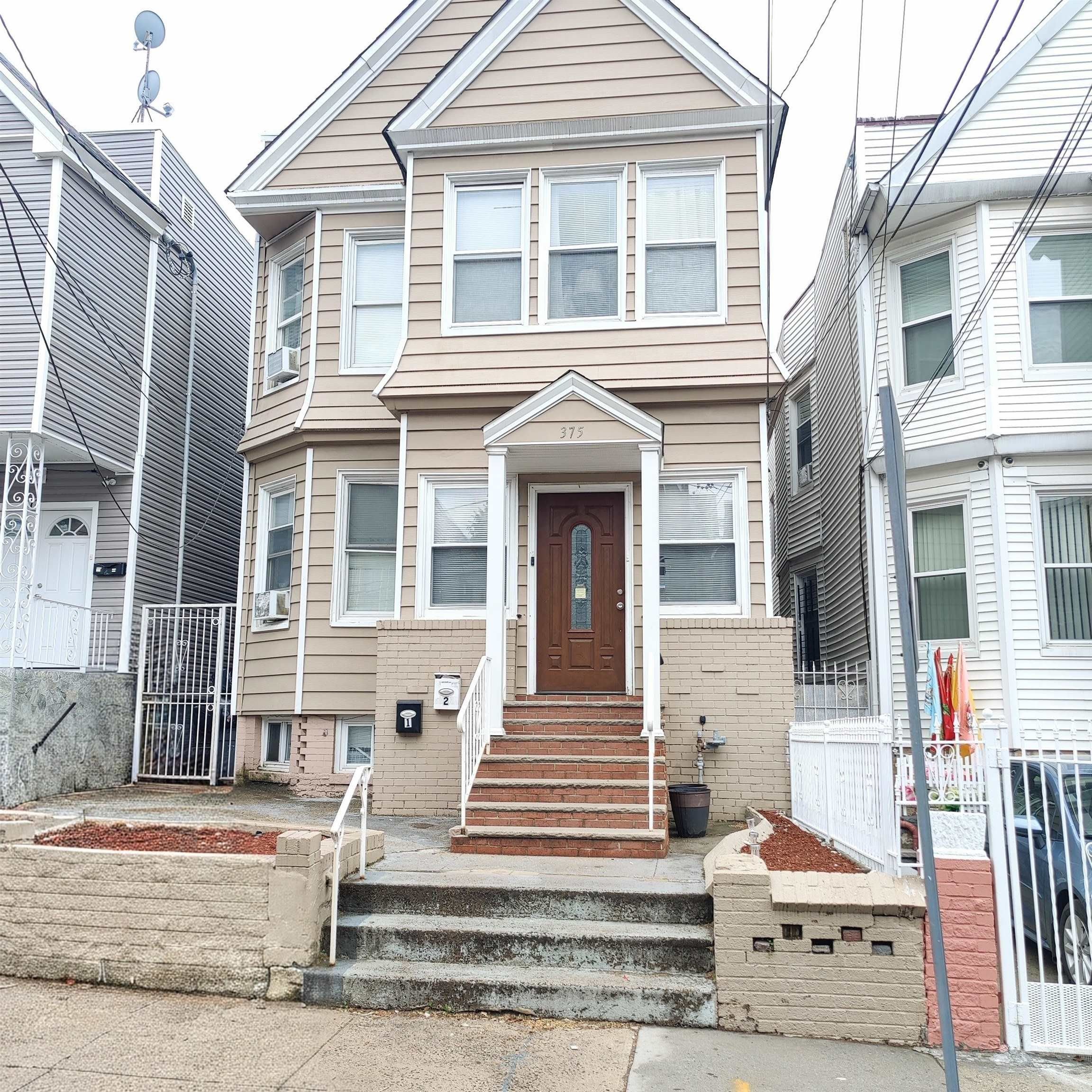 375 Union St – photo 1