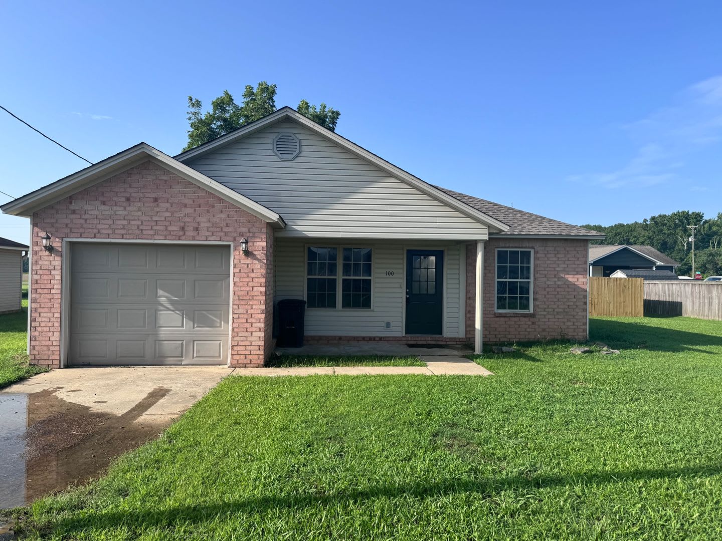 100 East Lauren Road – photo 1 of 22
