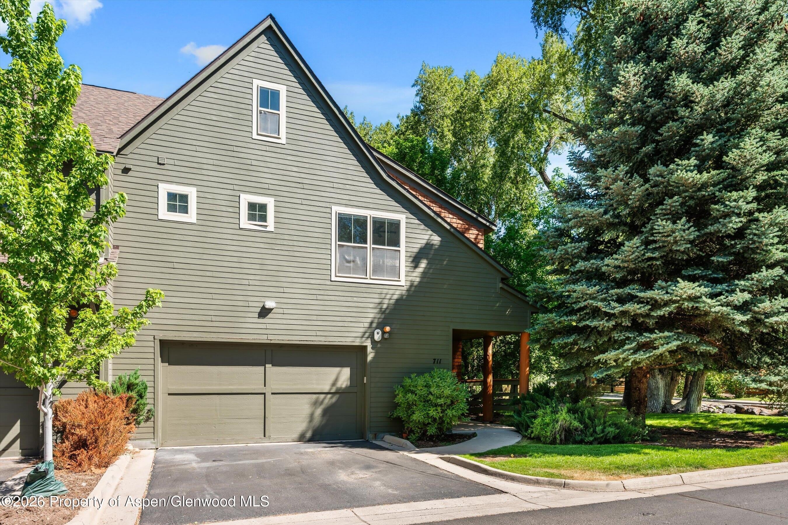 711 Evans Court – photo 1 of 32