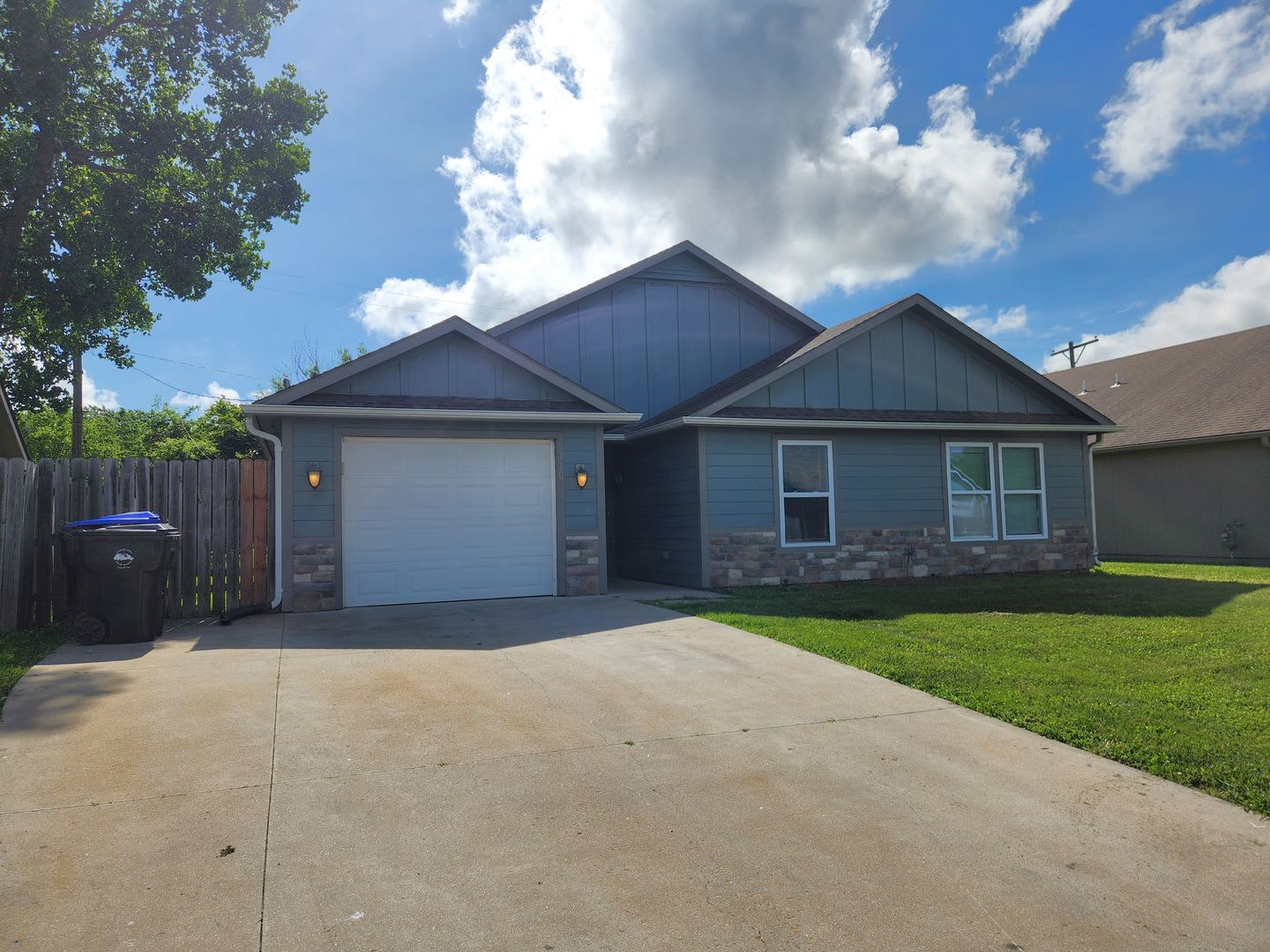 Like new 4BR, 2BTH with att gar and over 1500sq ft! – photo 1 of 20