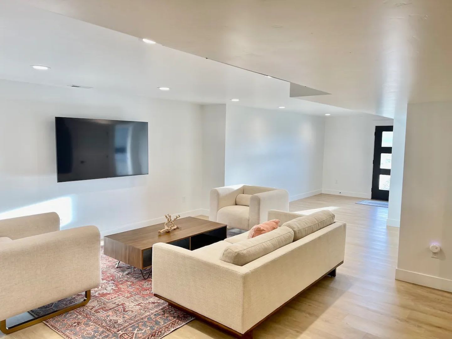 3 Bedroom 1 Bath Modern Teton Basement Apartment Parking For 2 Cars – photo 1 of 31