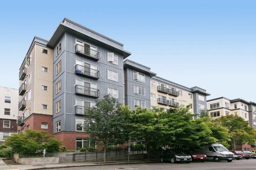 1620 Belmont Ave – photo 1