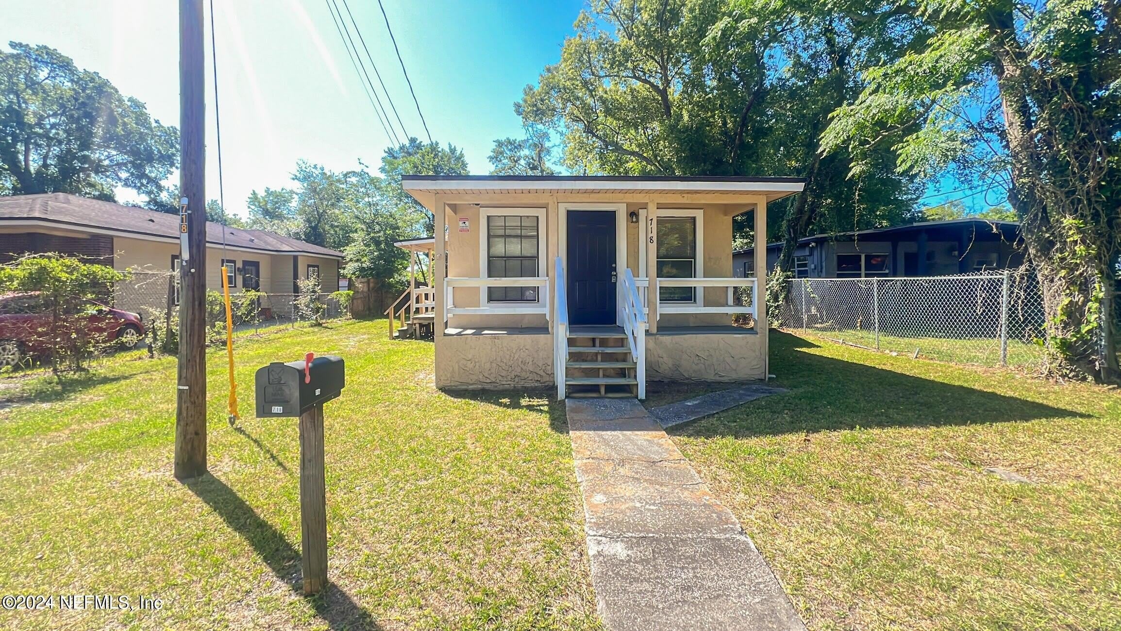718 LYNTON Street – photo 1