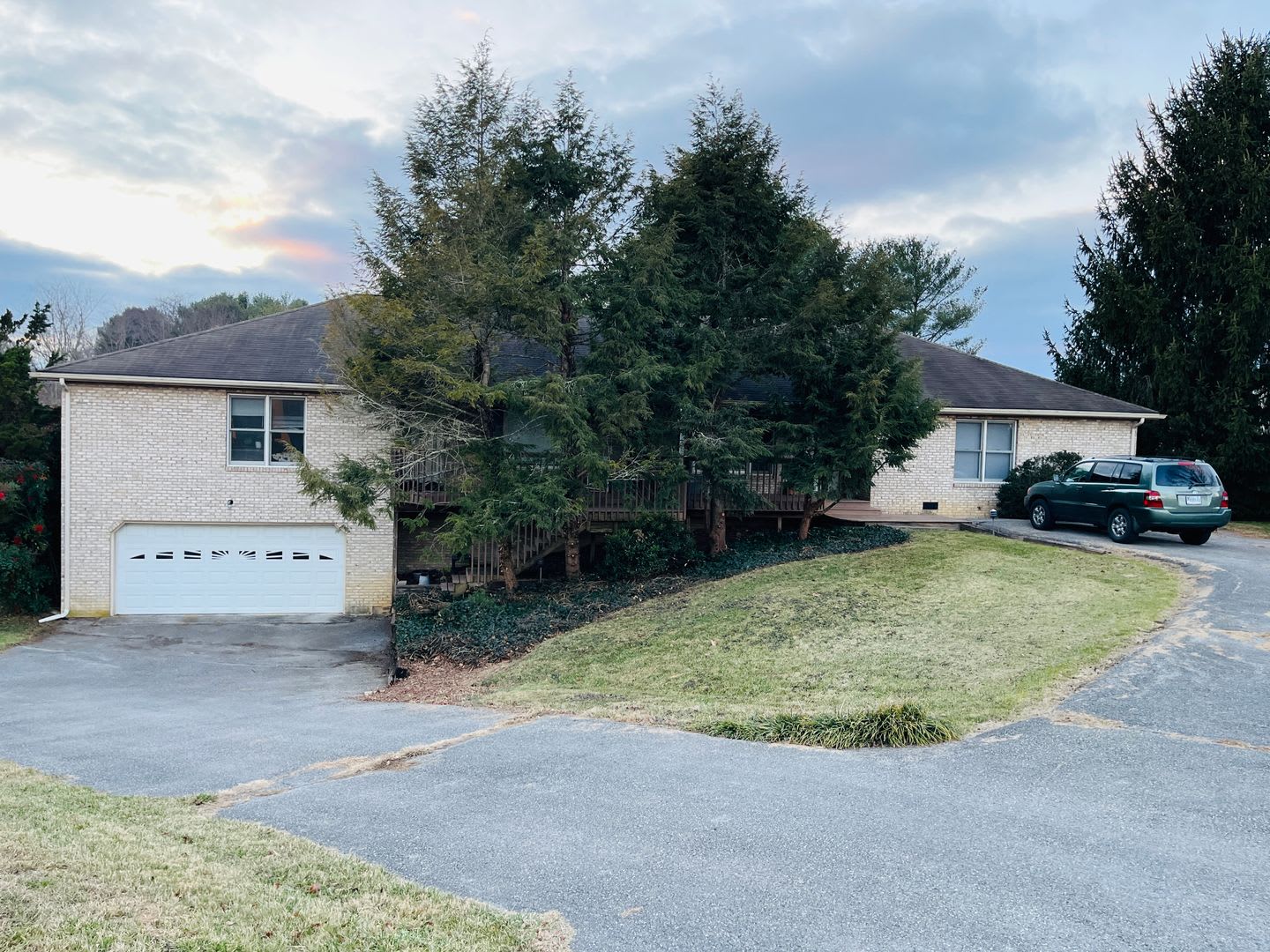 3 Bedroom 2 Bath Duplex with 2 Car Garage