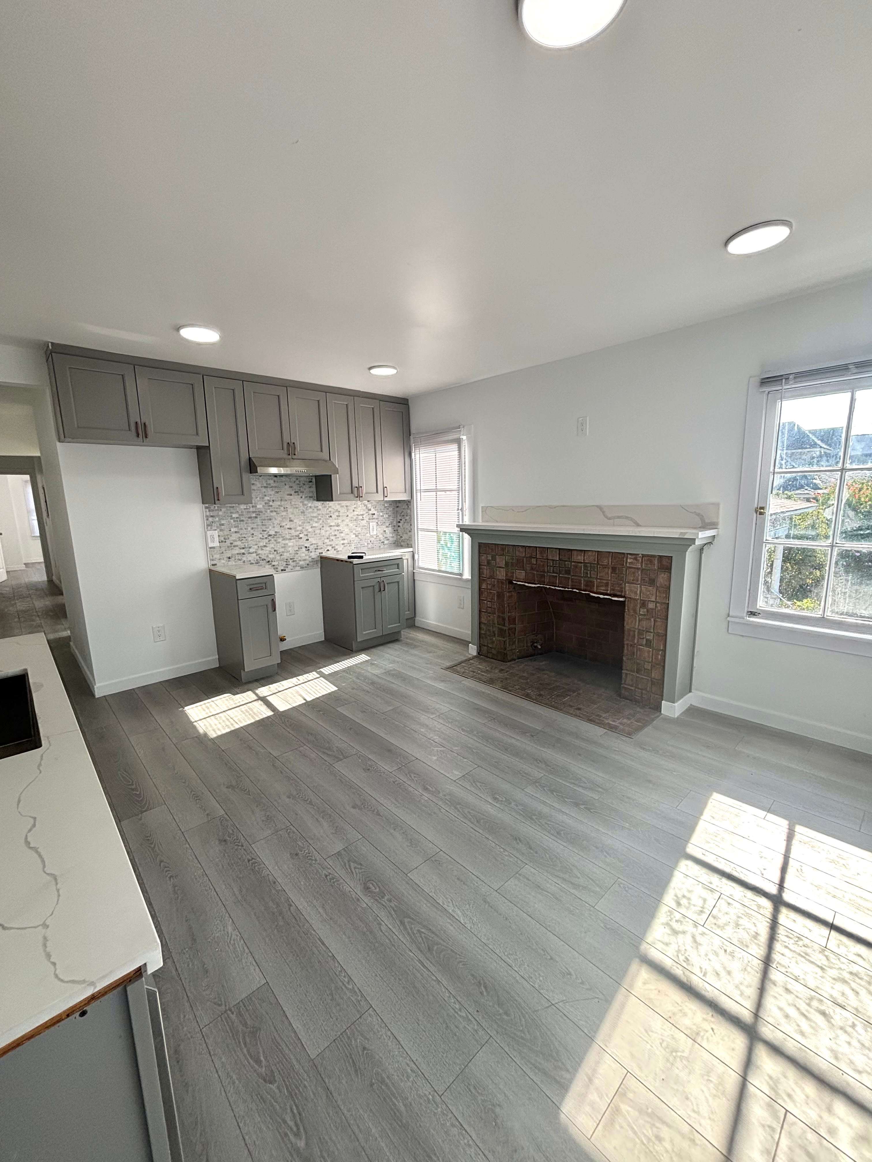1956 1/2 Park Grove Ave – photo 1