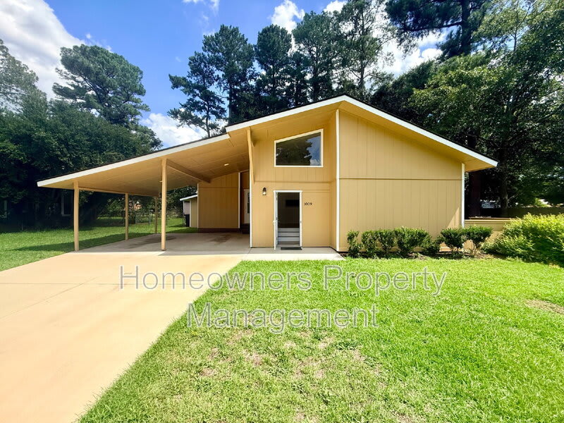 1009 Louisburg Place – photo 1 of 172
