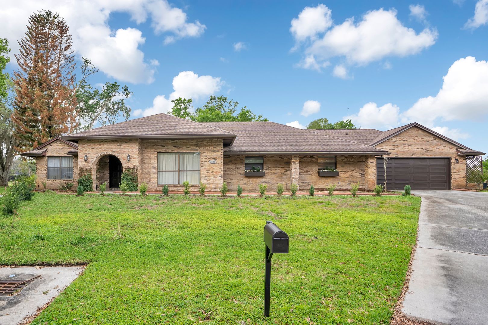 Spacious 3bed 2bath in Wedgefield! – photo 1 of 43