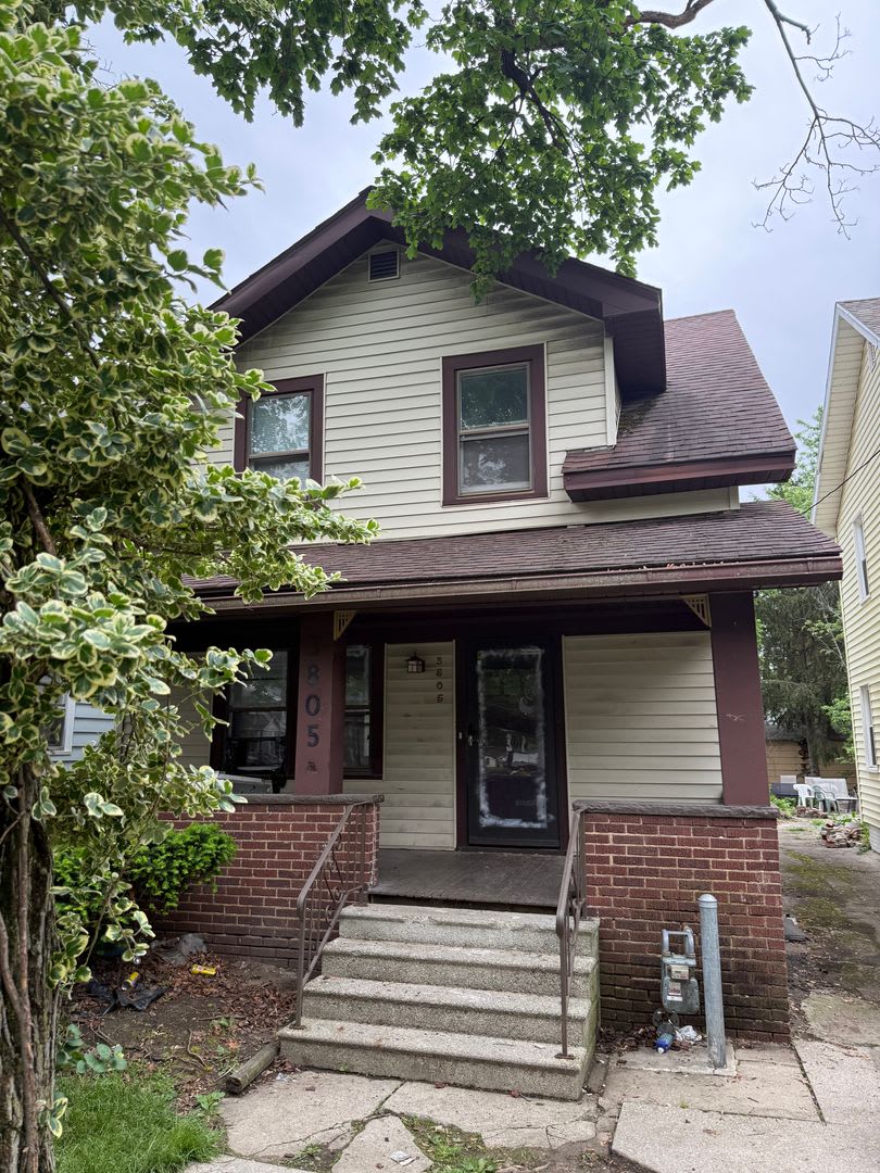 3 Bed 1 Bath – photo 1
