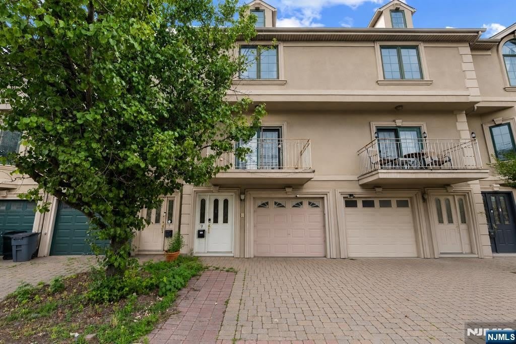 9 Hackensack Avenue – photo 1 of 38
