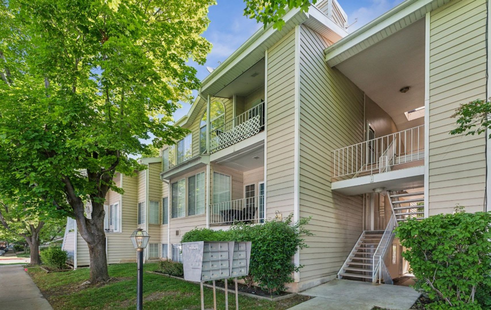 Main Floor 2 Bedroom Condo in Bountiful! – photo 1