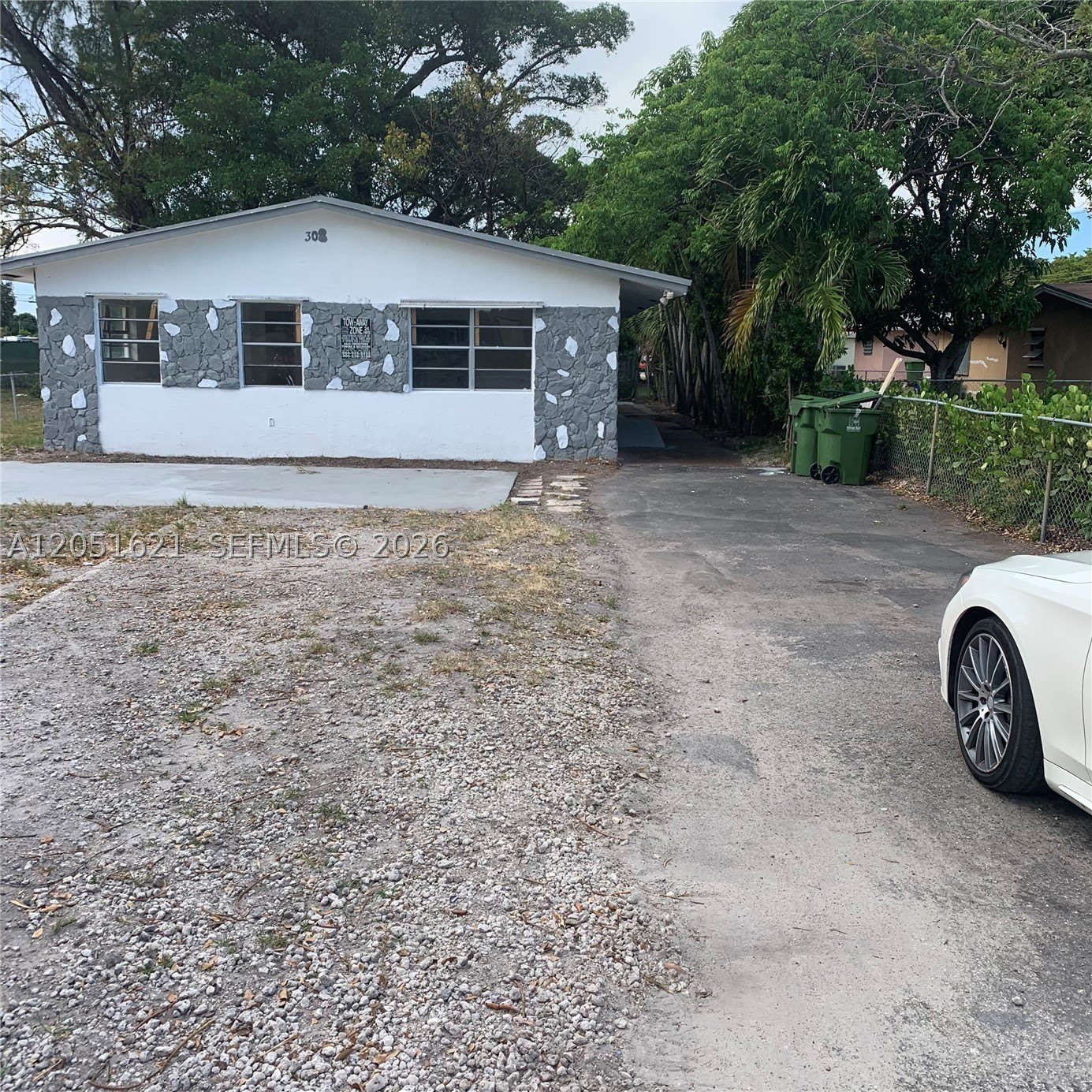308 NW 9th St – photo 1