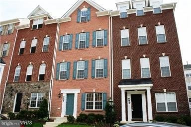 688 PULLMAN Place – photo 1