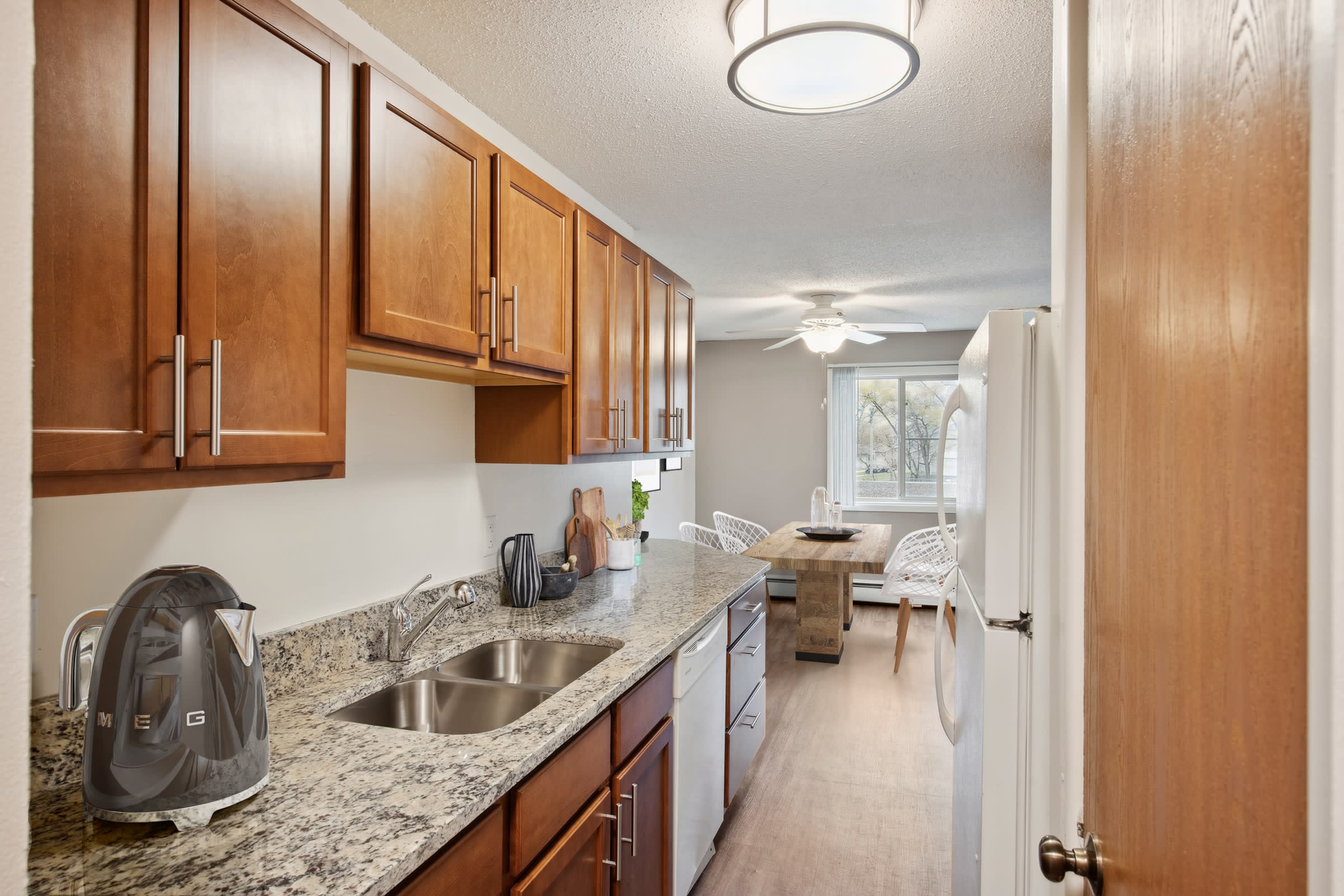 Minnehaha Manor – photo 1 of 14