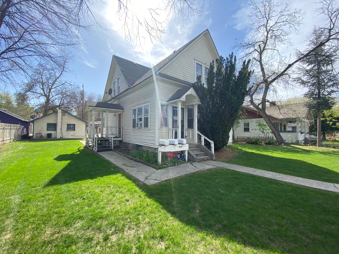 Duplex In The Steunenberg Historical District – photo 1 of 14