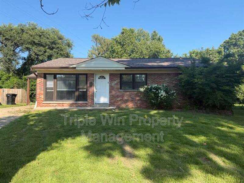 1570 MENDELL DR – photo 1 of 15