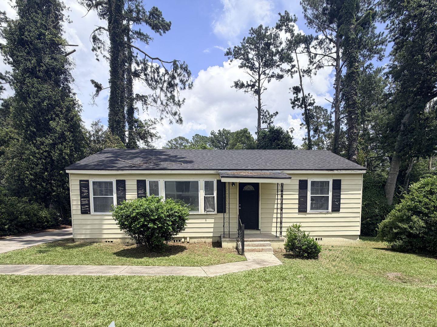 Charming 2BR/1BA Near VSU – Hardwood Floors – photo 1 of 10