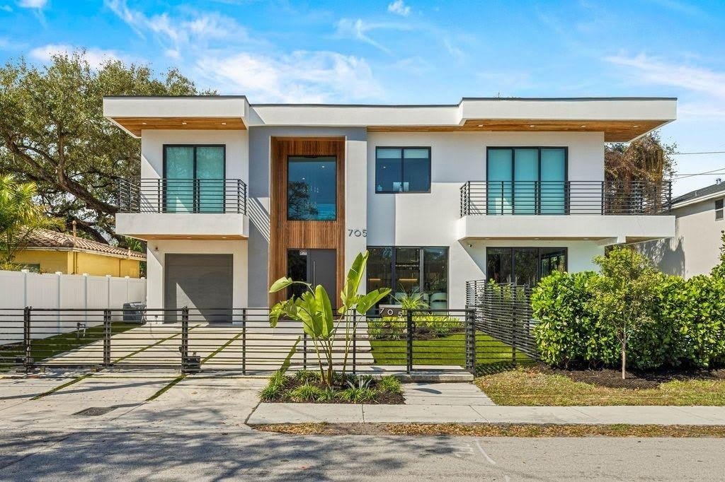 705 Sw 8Th Terrace – photo 1