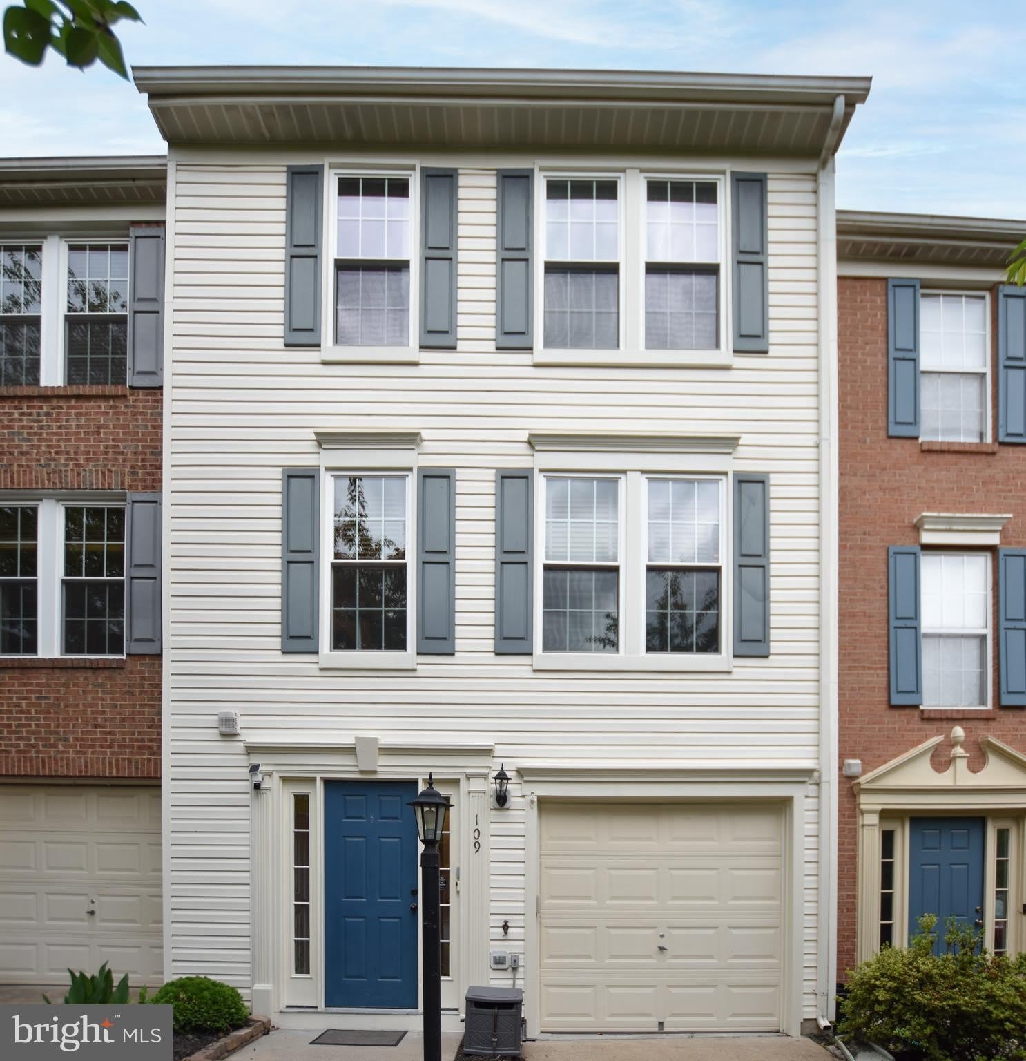 109 SHIRLEY Square SE – photo 1