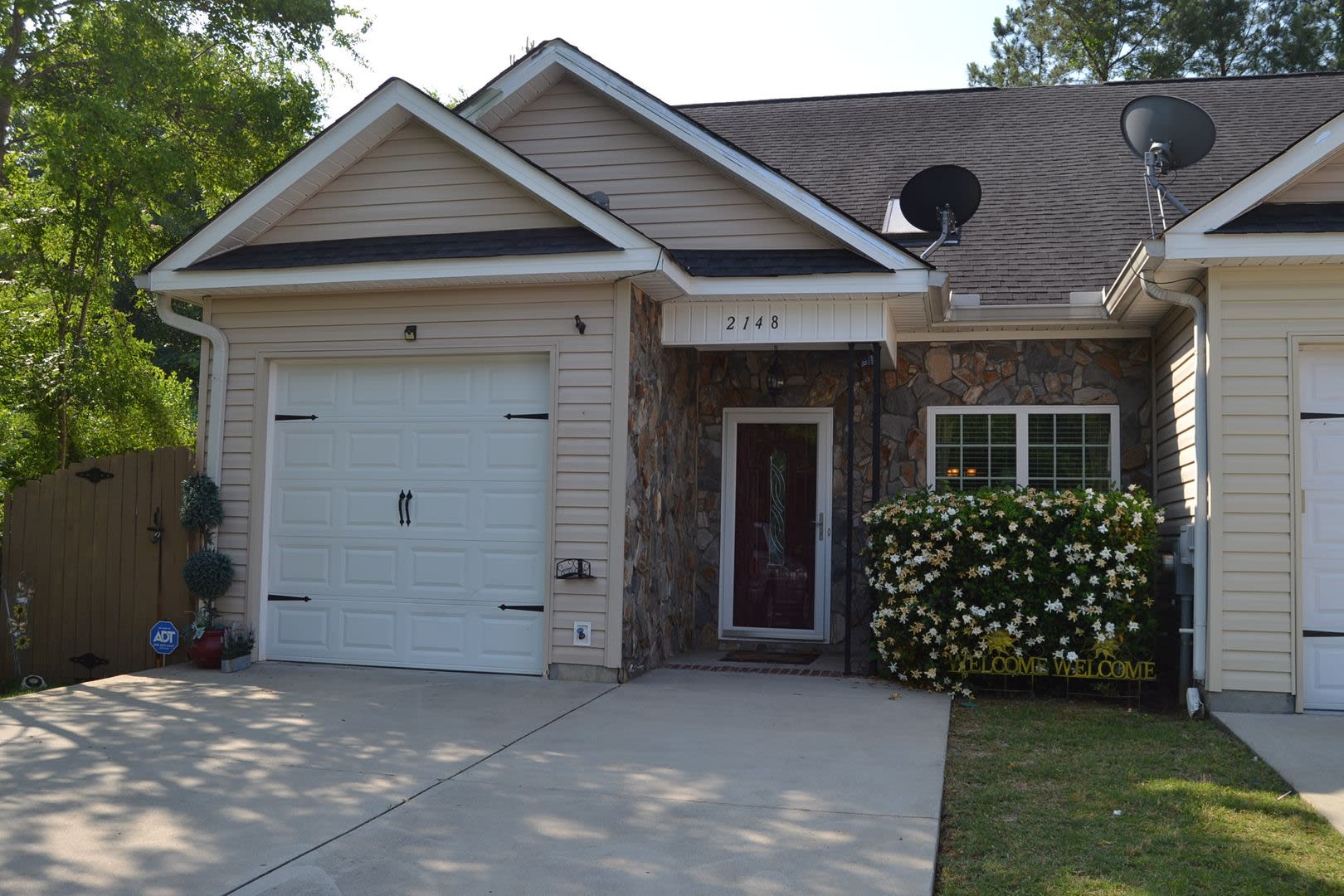 FULLY FURNISHED, 2148 Reserve Lane – photo 1