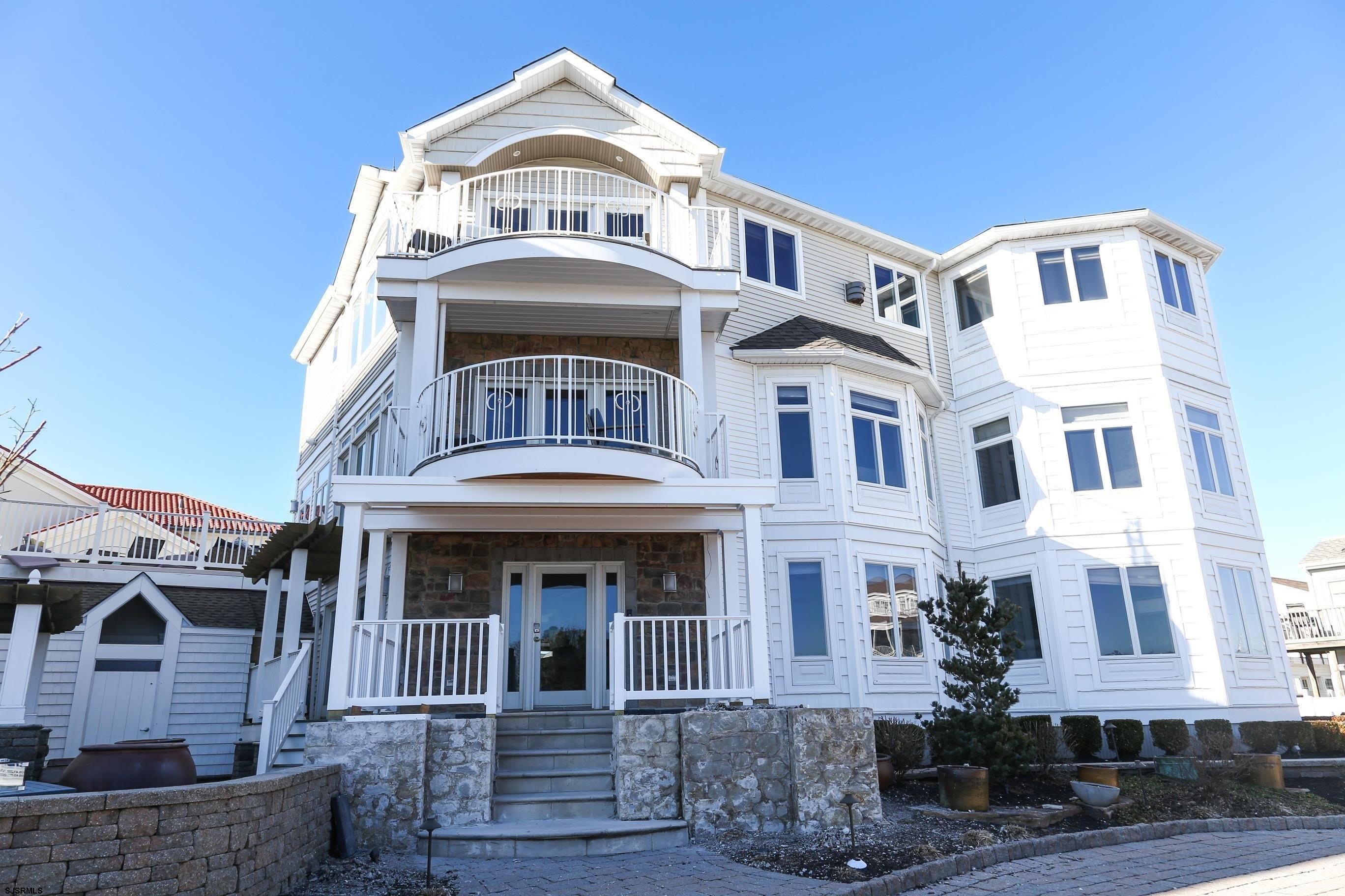 402 20th St S – photo 1 of 59