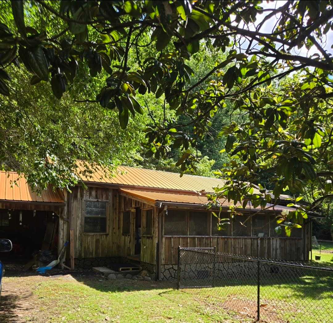 211 Cates Rd – photo 1 of 6