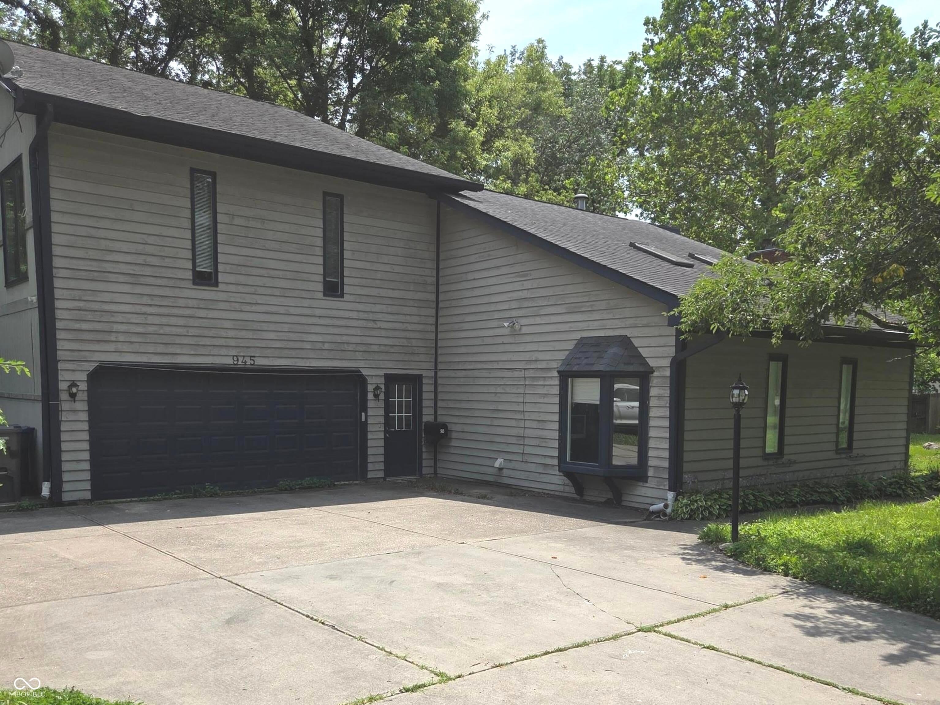 945 Fox Hill Drive – photo 1