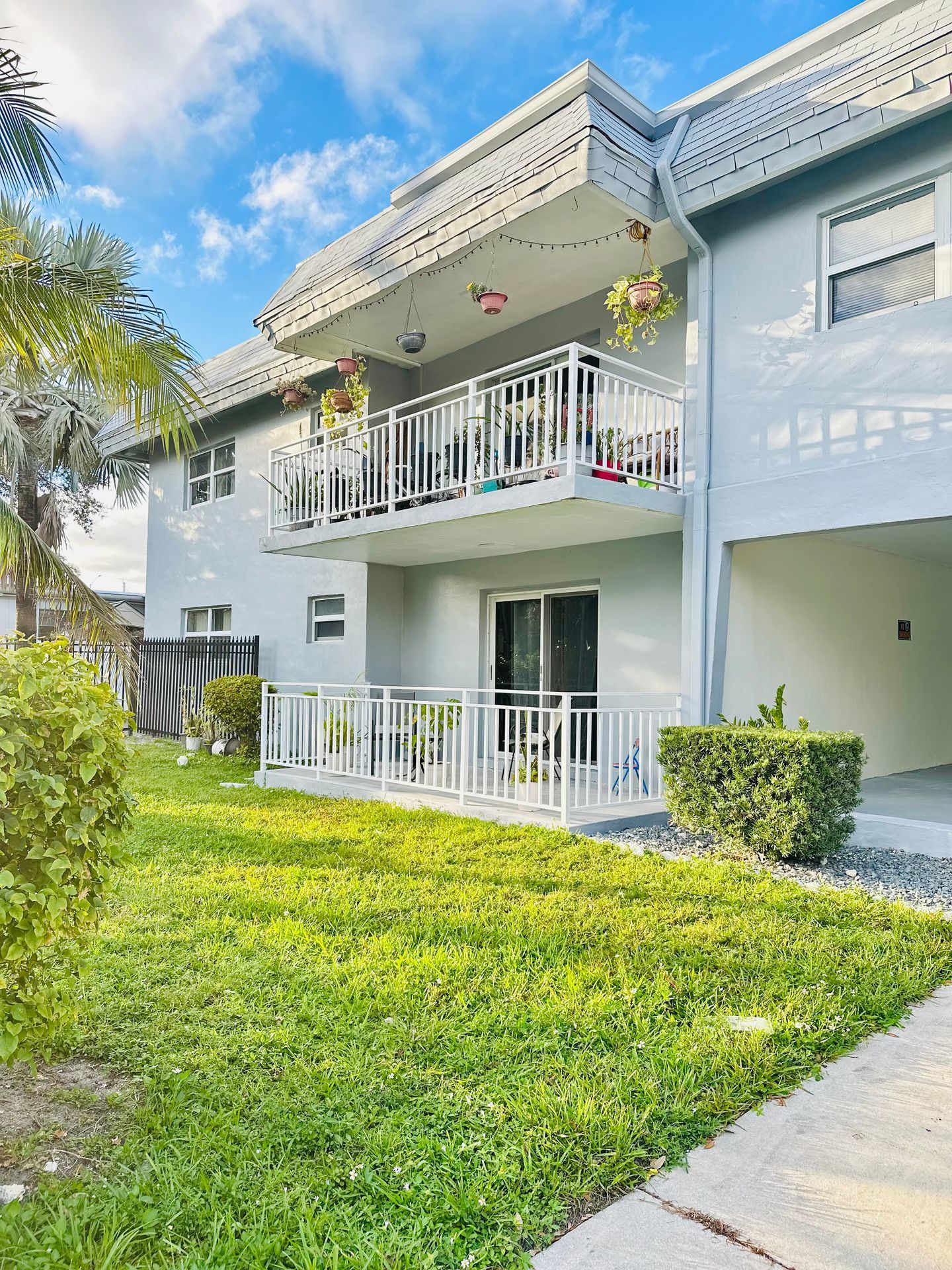 Newly Renovated Units Available Now! – photo 1