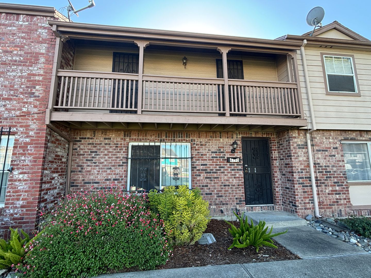 Nice 3 Bed, 1½ Bath, Two Story Condo Overlooking Pool – photo 1