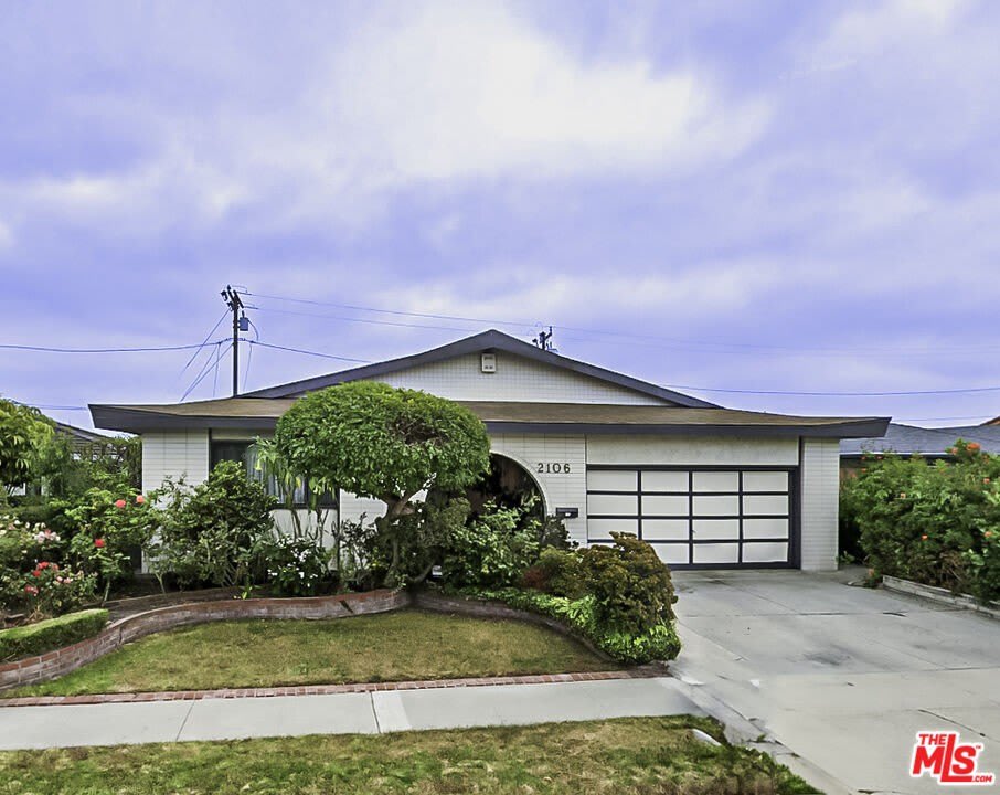2106 W 166th St – photo 1