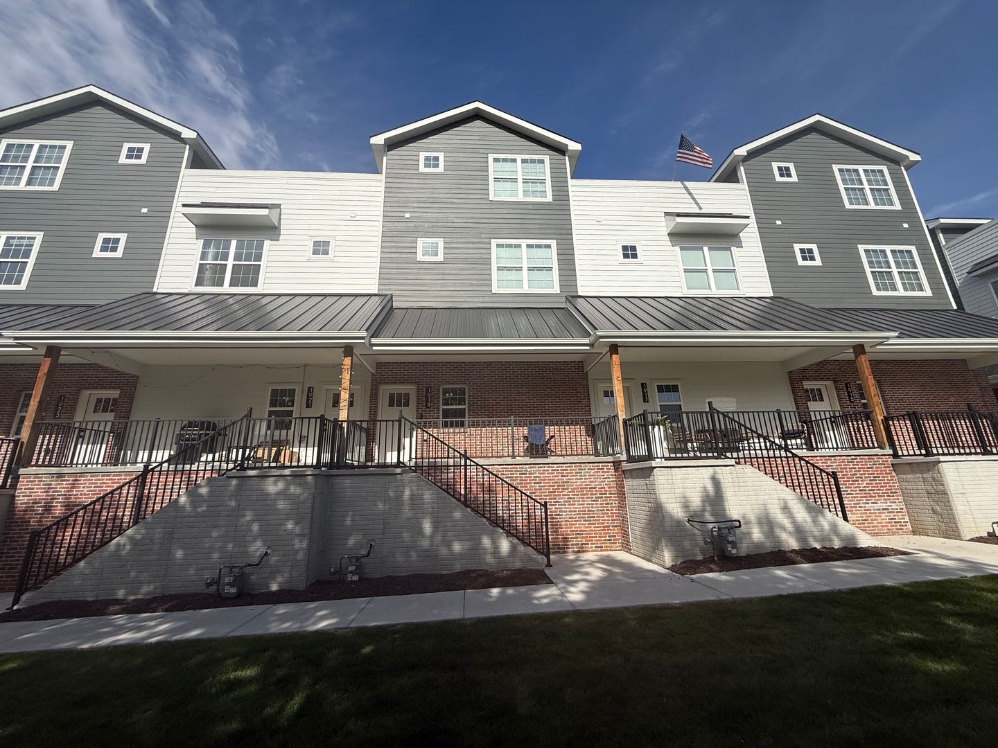 3 Bed 3.5 Bath-New Construction! – photo 1