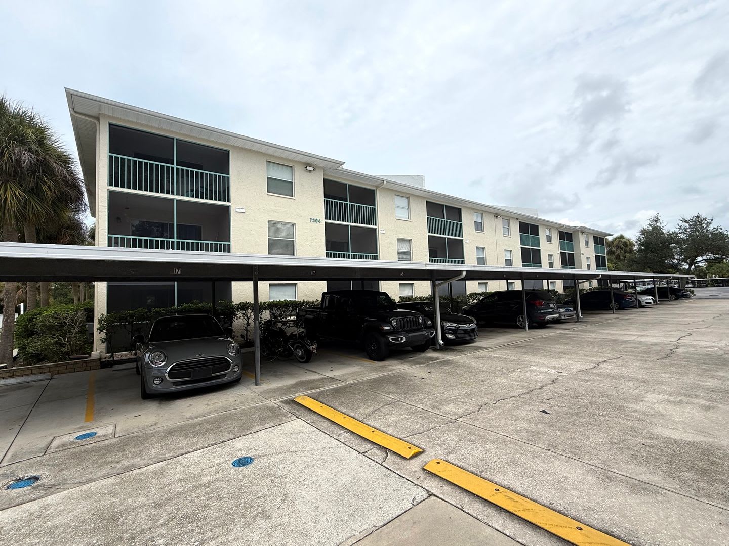 Beautifully Updated 2 Bedroom Condo In Prime Gulf Gate Location – photo 1 of 17