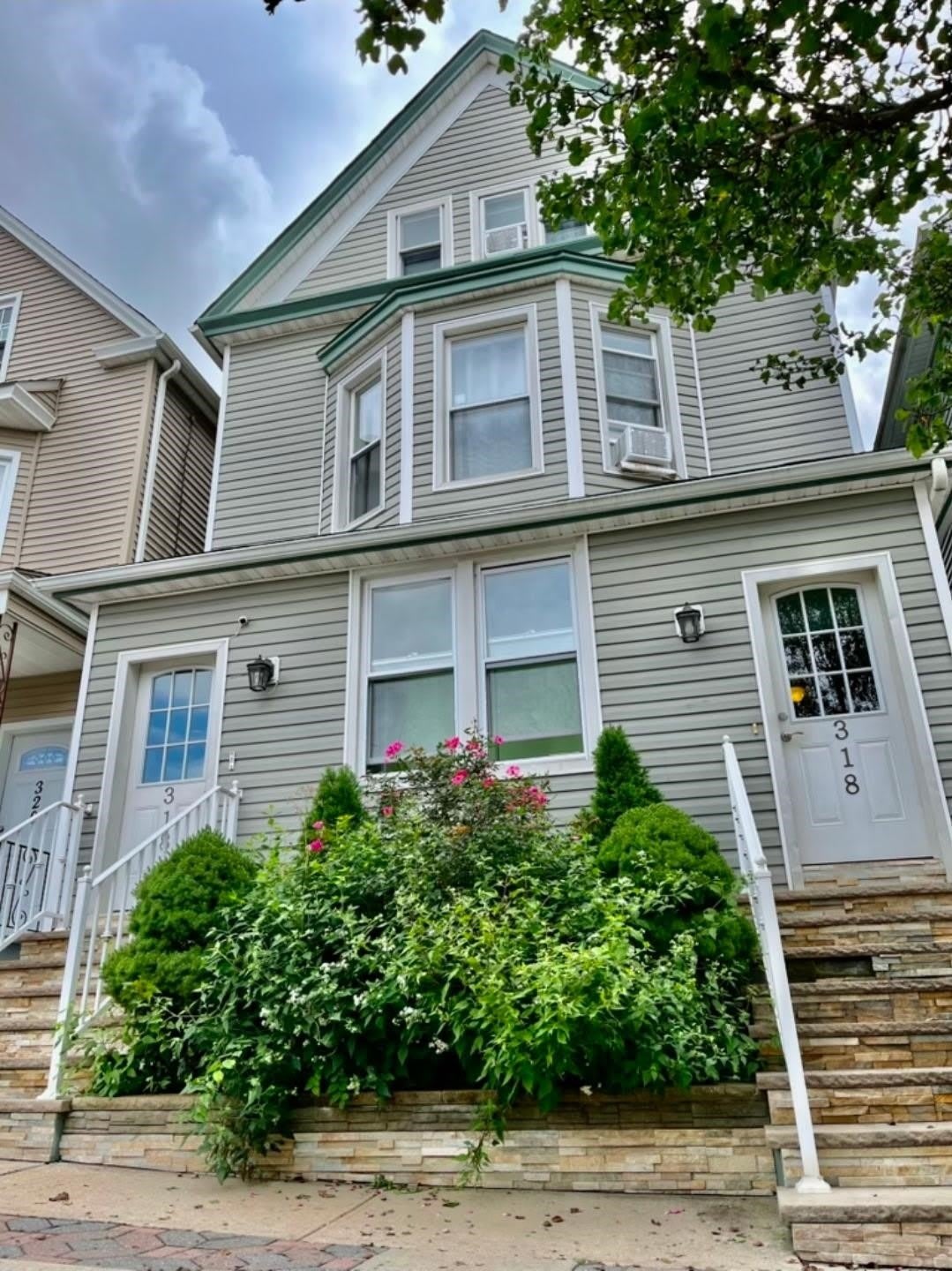 318 BROADWAY – photo 1