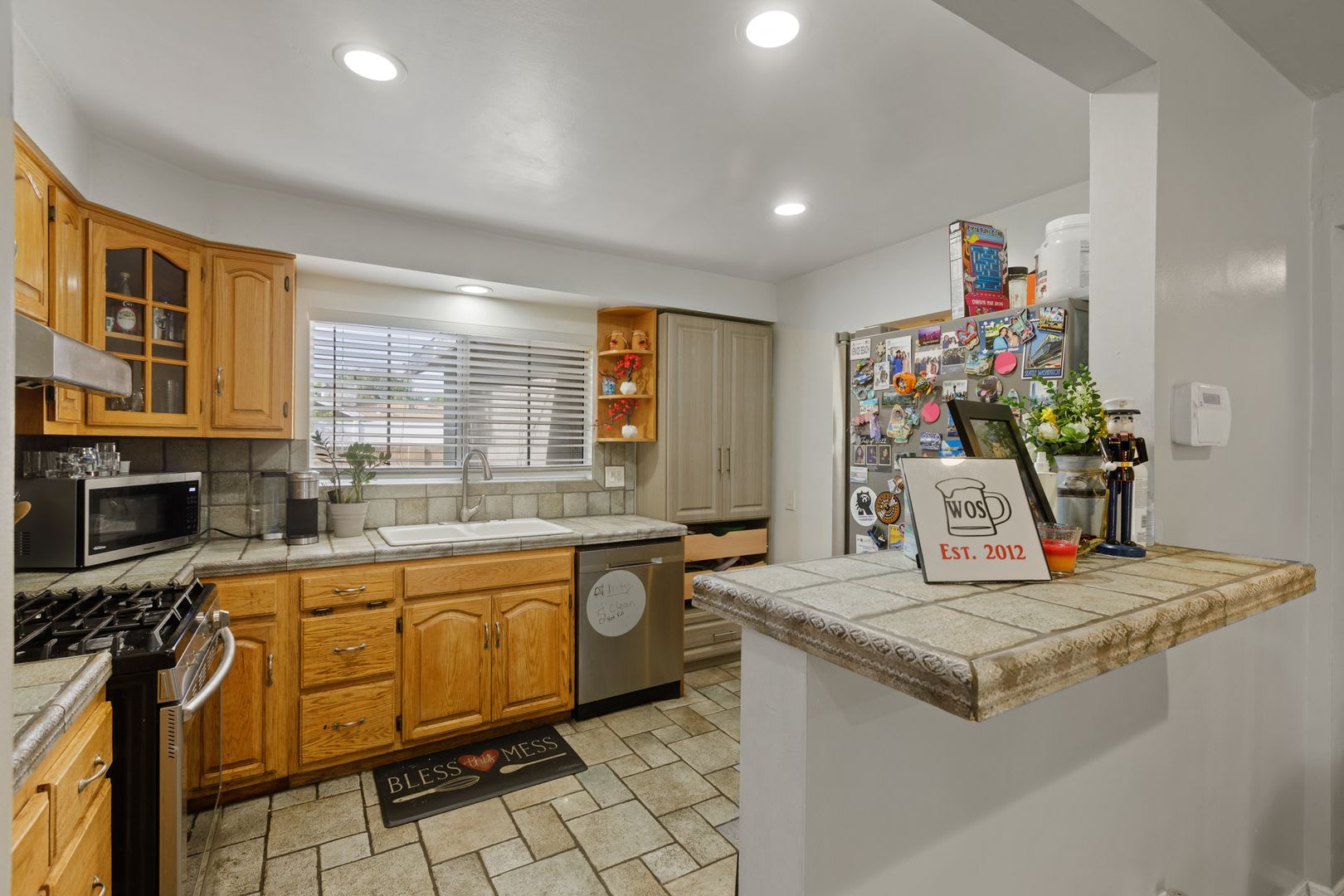 3-Bedroom, 2-Bath Home with Spacious Backyard – photo 1