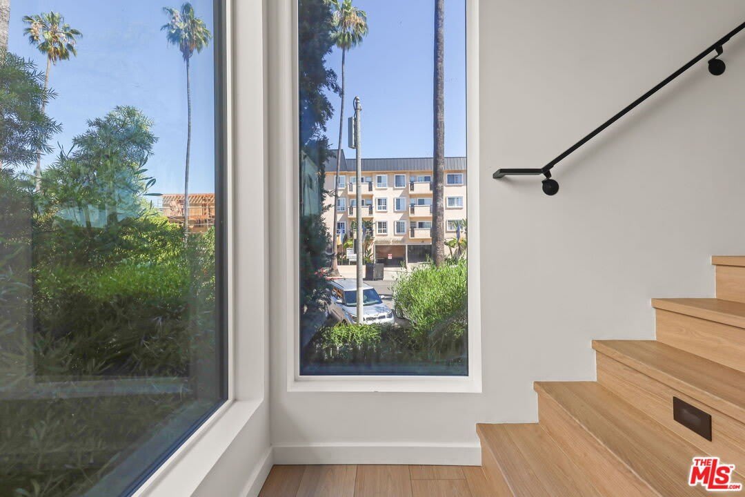 921 N Mariposa Ave – photo 1