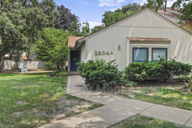 2304 Melrose Drive – photo 1